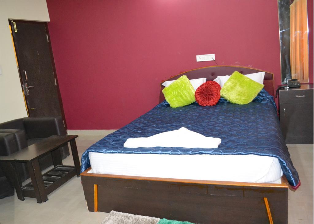 Hotel Kings Gateway Μπανγκαλόρ Δωμάτιο φωτογραφία